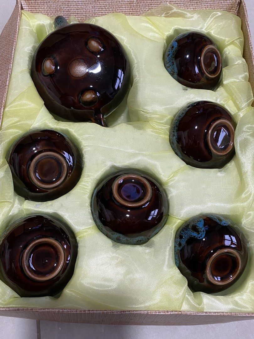 Vintage Ceramic Tea Set with Teapot and Cups464051741446656002