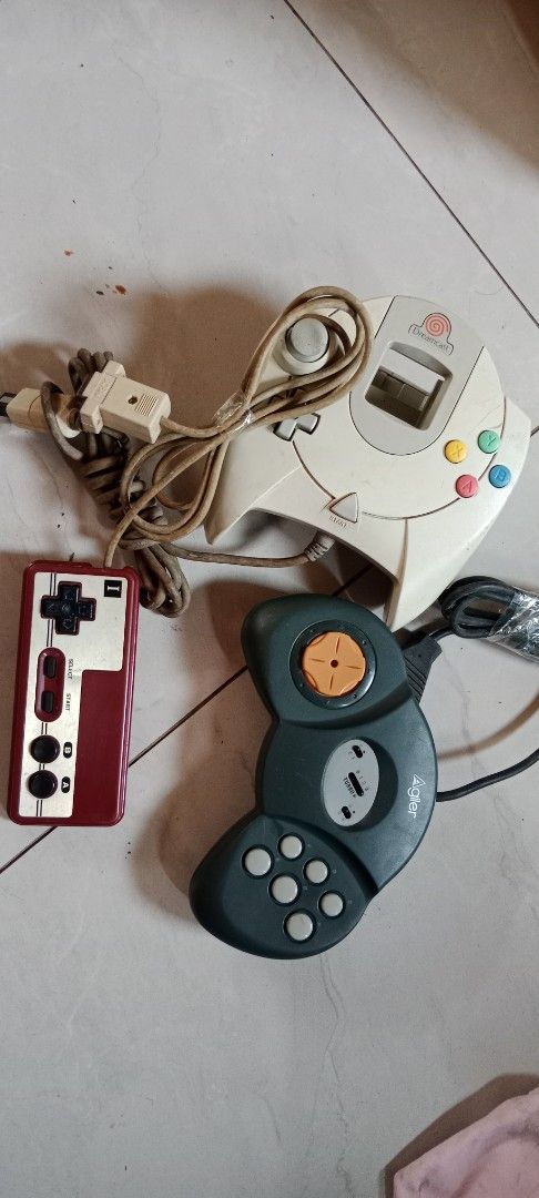 Vintage Sega mix controllers for take all untested (Category: Controllers) located in Bulacan. Submitted by Shoppe.Ups (Listing ID 1439833150, Image 1). Description: for take all untested as is for display/ collection only what you see is what you get meetups: guiguinto plaridel bulacan - J&T *(Payment First) - LBC COP/COD *(payment first for shipping fee only) -pickup / lalamove *mop: via gcash pm for interested.