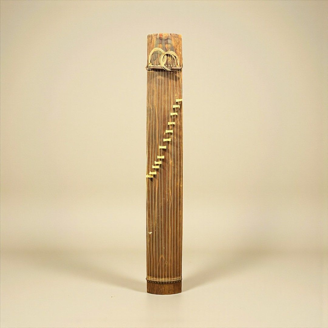Vintage Traditional Harp Koto (Category: Vintage Collectibles) located in Manila. Submitted by sinaunang_gamit (Listing ID 1439833151, Image 1). Description: Vintage Traditional Harp Koto Height: 69 inches Width: 10 inches ₱8k.