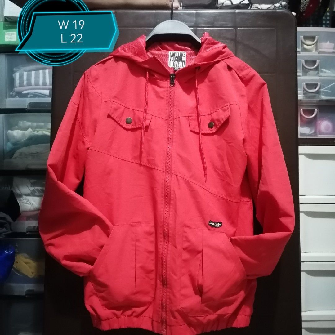 Volcom Enemy Windbreaker (Category: Coats, Jackets and Outerwear) located in Taguig. Submitted by benthrift010 (Listing ID 1439825346, Image 1). Description: color rate 10/10 good condition issue.minimal stain not visible.