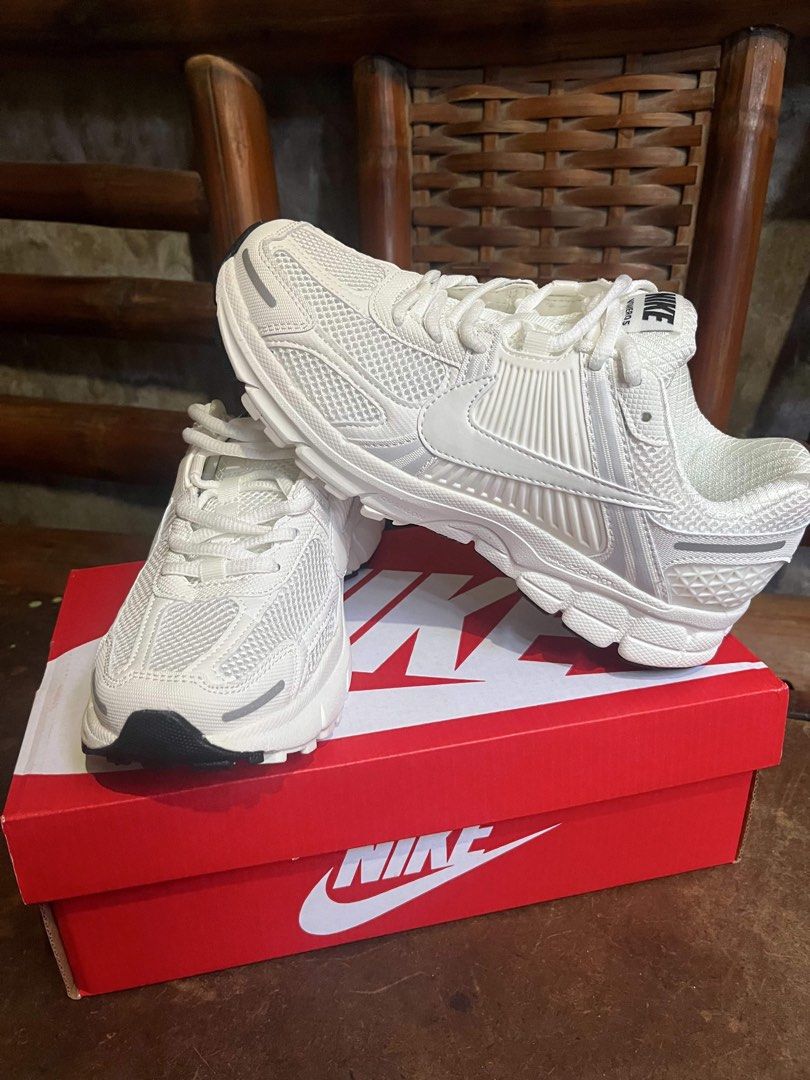 Vomero 5 (Category: Sneakers) located in Iloilo. Submitted by declutterwithme.888 (Listing ID 1439962434, Image 1). Description: .