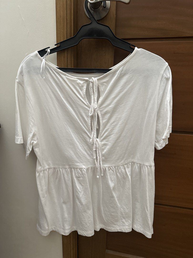 White Babydoll Top with Tie Back (Category: Blouses) located in Las Pinas. Submitted by Mkdot (Listing ID 1439824645, Image 2). Description: - White babydoll top - Short sleeves - Round neckline - Gathered waist - Tie-back detail - Lightweight fabric - Relaxed fit - Versatile design - Perfect for casual wear Size: Can fit XS to M.