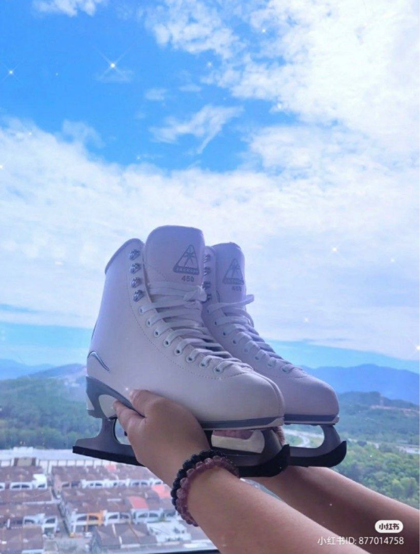 WTS Ice Skating Shoes (Category: Other Sports Equipment and Supplies) located in Sungai Buloh. Submitted by hhj09 (Listing ID 1439835784, Image 1). Description: Rm250 exclude postage .