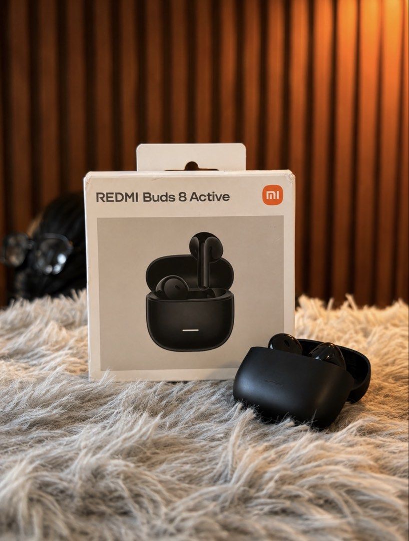 Xiaomi Redmi Buds 8 Active Black Wireless Earbuds (Category: Earphones) located in Bacolod City. Submitted by BWMCAROUSEL (Listing ID 1439960197, Image 1). Description: - Xiaomi Redmi Buds 8 Active - Color: Black - Wireless earbuds - Includes charging case - Delivers immersive and clear audio - Designed for a comfortable fit.