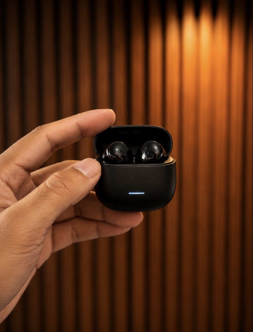 Xiaomi Redmi Buds 8 Active Black Wireless Earbuds (Category: Earphones) located in Bacolod City. Submitted by BWMCAROUSEL (Listing ID 1439960197, Image 2). Description: - Xiaomi Redmi Buds 8 Active - Color: Black - Wireless earbuds - Includes charging case - Delivers immersive and clear audio - Designed for a comfortable fit.