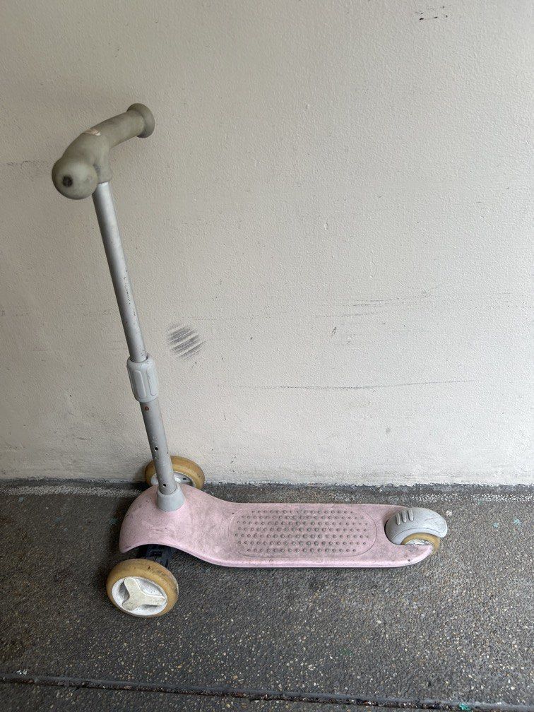 Xiaomi stoller. Kids stroller. Children’s stroller (Category: Other Babies Going Out Needs) located in Pasig City. Submitted by igitigit (Listing ID 1439837472, Image 3). Description: Function properly. Just need to clean it. .