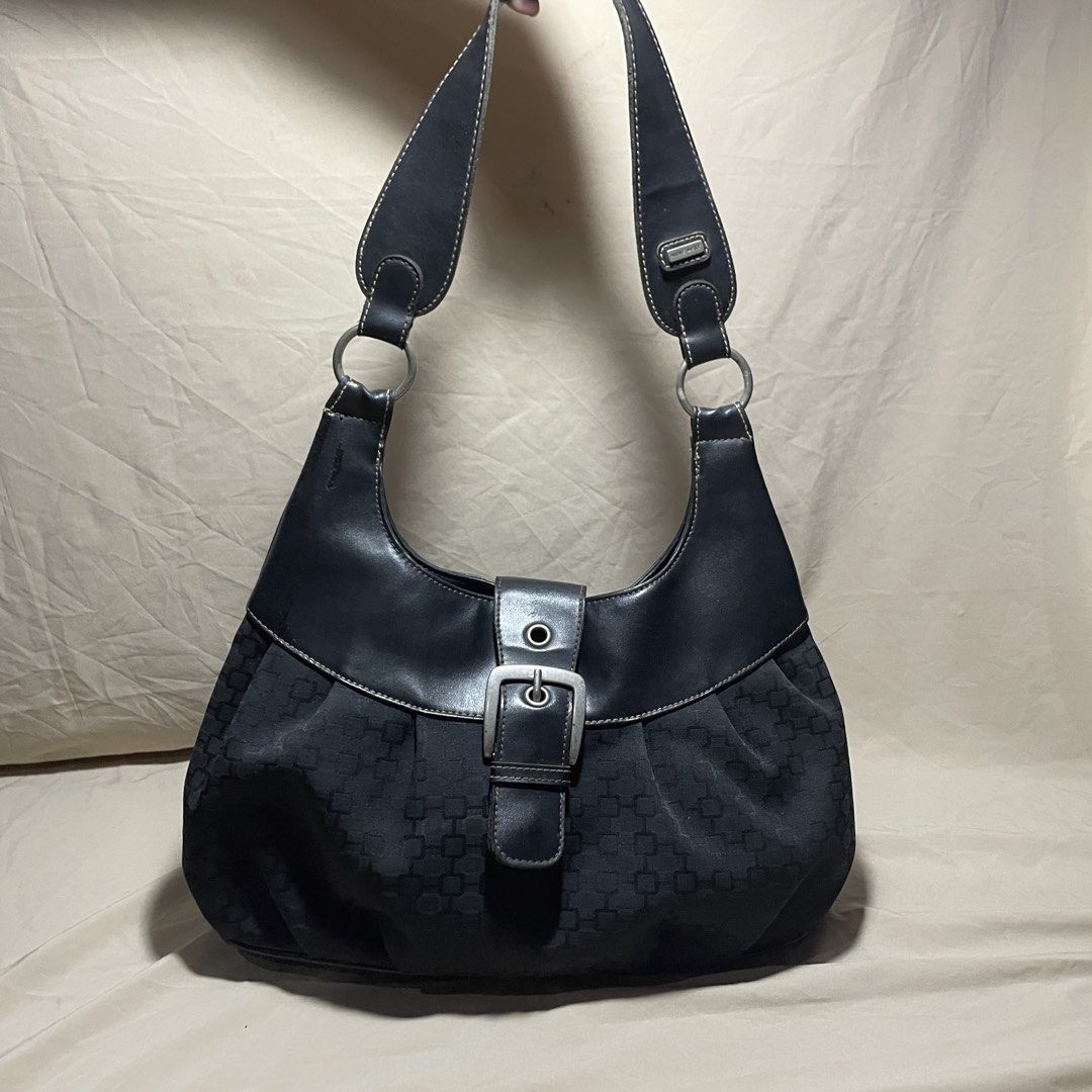 Y2k Vintage Ninewest Shoulder Bag (Category: Shoulder Bags) located in Agdangan. Submitted by bossj_dragon (Listing ID 1439974394, Image 2). Description: No flaws.