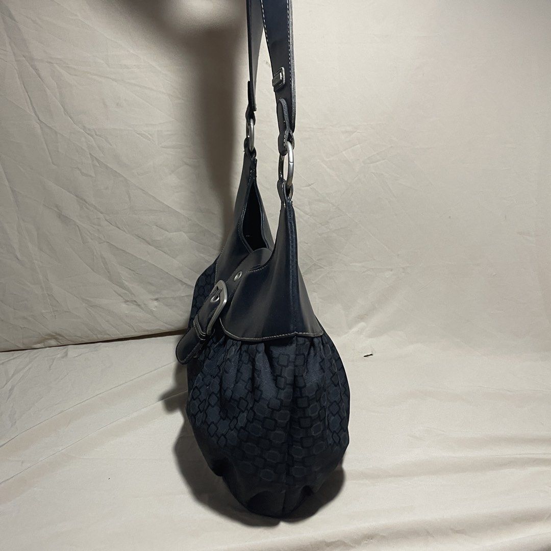 Y2k Vintage Ninewest Shoulder Bag (Category: Shoulder Bags) located in Agdangan. Submitted by bossj_dragon (Listing ID 1439974394, Image 3). Description: No flaws.