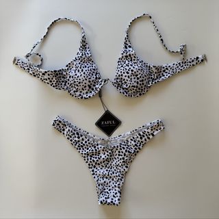 (Category: ) located in . Submitted by .girlboss (Listing ID 1439953530, Image 1). Description: .