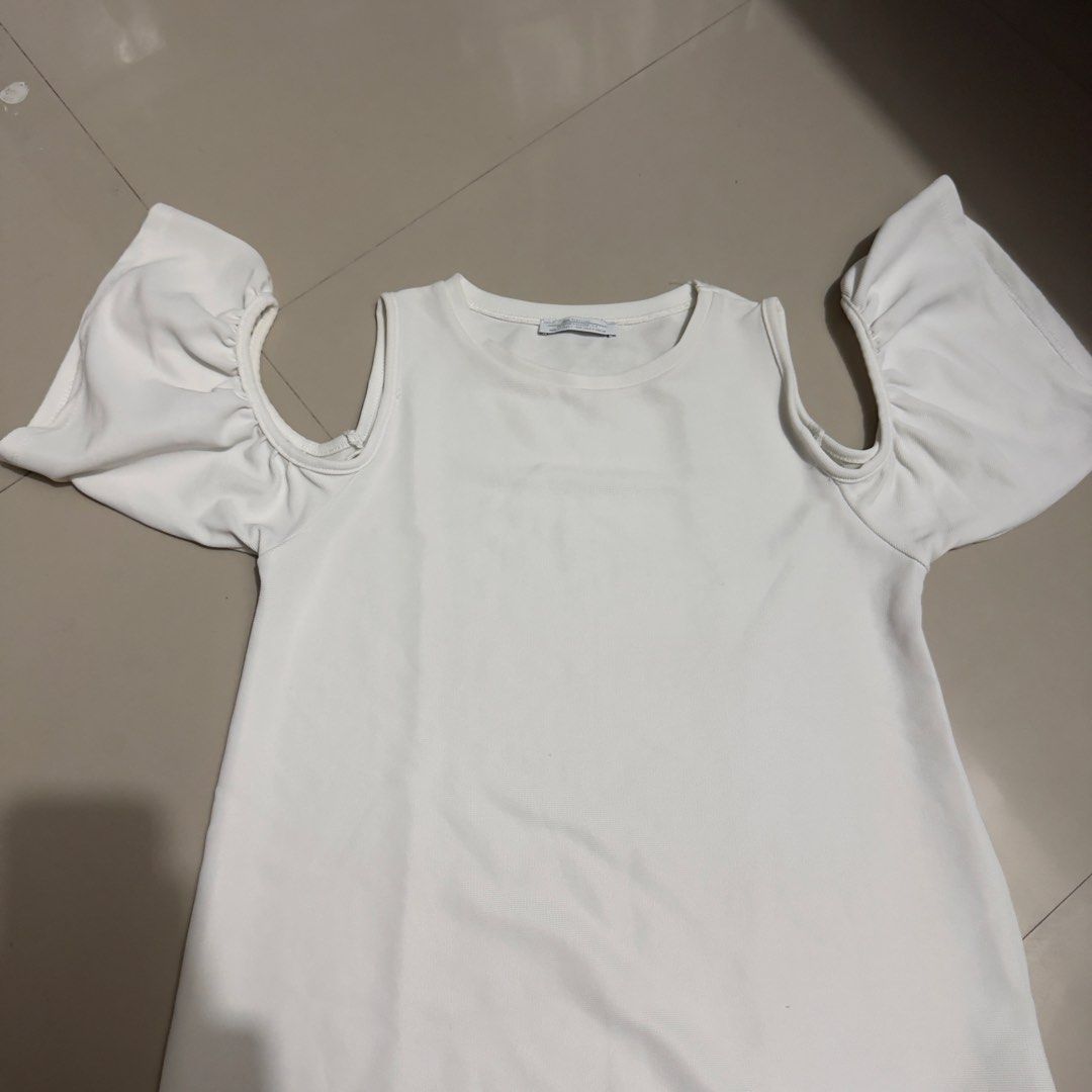 Zara White Dress (Category: Dresses) located in Quezon City. Submitted by pljdlrs (Listing ID 1439914251, Image 2). Description: - Chic white dress from Zara Trafaluc - Stylish cold shoulder cut-outs - Flutter sleeves - Made in Turkey - Versatile for any occasion.