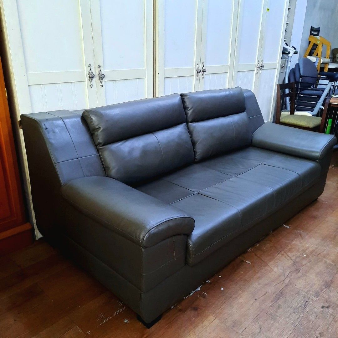 2nd hand DONGSEO 2-3 seater leather sofa (Category: Sofas) located in Paranaque City. Submitted by feybelhaft (Listing ID 1440138030, Image 3). Description: 💳 𝐌𝐨𝐝𝐞 𝐨𝐟 𝐏𝐚𝐲𝐦𝐞𝐧𝐭 ✅ QR Ph Credit Card ✅️ GCash ✅ BDO Bank Transfer ✅ BPI Bank Transfer 📍 𝙋𝙖𝙮𝙢𝙚𝙣𝙩 𝙞𝙨 𝙢𝙖𝙙𝙚 𝙪𝙥𝙤𝙣 𝙥𝙞𝙘𝙠-𝙪𝙥 𝙛𝙧𝙤𝙢 𝙪𝙨..
