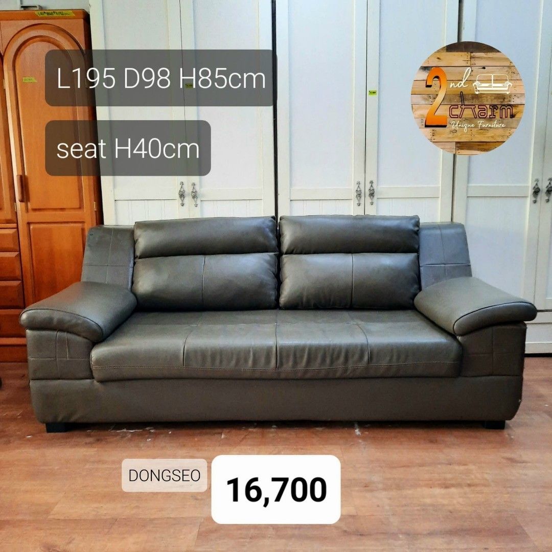 2nd hand DONGSEO 2-3 seater leather sofa (Category: Sofas) located in Paranaque City. Submitted by feybelhaft (Listing ID 1440138030, Image 2). Description: 💳 𝐌𝐨𝐝𝐞 𝐨𝐟 𝐏𝐚𝐲𝐦𝐞𝐧𝐭 ✅ QR Ph Credit Card ✅️ GCash ✅ BDO Bank Transfer ✅ BPI Bank Transfer 📍 𝙋𝙖𝙮𝙢𝙚𝙣𝙩 𝙞𝙨 𝙢𝙖𝙙𝙚 𝙪𝙥𝙤𝙣 𝙥𝙞𝙘𝙠-𝙪𝙥 𝙛𝙧𝙤𝙢 𝙪𝙨..