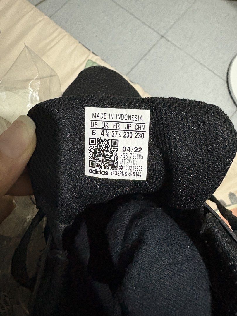 Adidas Galaxy 6 Shoes (Category: Sneakers) located in Pasay City. Submitted by sheiloah (Listing ID 1440154633, Image 3). Description: DETAILS Regular fit Lace closure Breathable mesh upper Textile lining Cloudfoam midsole OrthoLite® sockliner Weight: 267 grams (size UK 5.5) Midsole drop: 10 mm (heel: 27 mm / forefoot: 17 mm) Rubber outsole Upper contains a minimum of 50% recycled content.