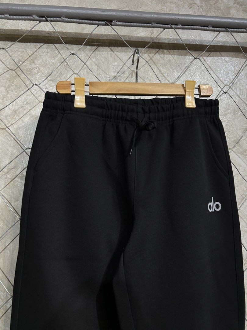 Alo Black Sweatpants. (Category: Joggers) located in Manila. Submitted by ardobe.mnl (Listing ID 1440168044, Image 2). Description: Alo Black Sweatpants. Size: Large Dimes: 32-36 W x 40" L Condition: Good asnew Flaw: None! Heavy Cloth Dm for inquiries! 📥.