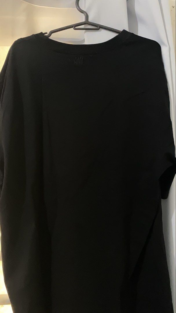 AMI PARIS BLACK T SHIRT (Category: Tshirts & Polo Shirts ) located in Lucena. Submitted by mokabbls (Listing ID 1440028422, Image 3). Description: .