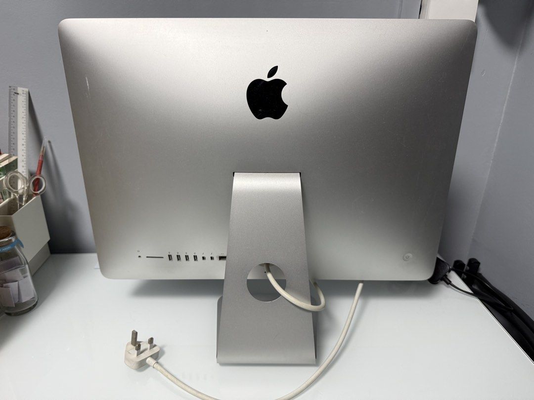 Apple iMac 27-inch Desktop Computer465183845133864962