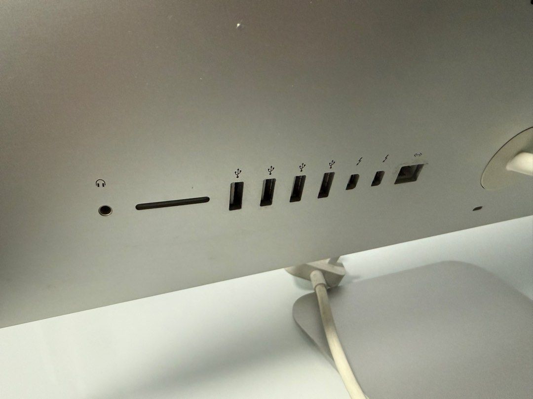 Apple iMac 27-inch Desktop Computer465183845133864961