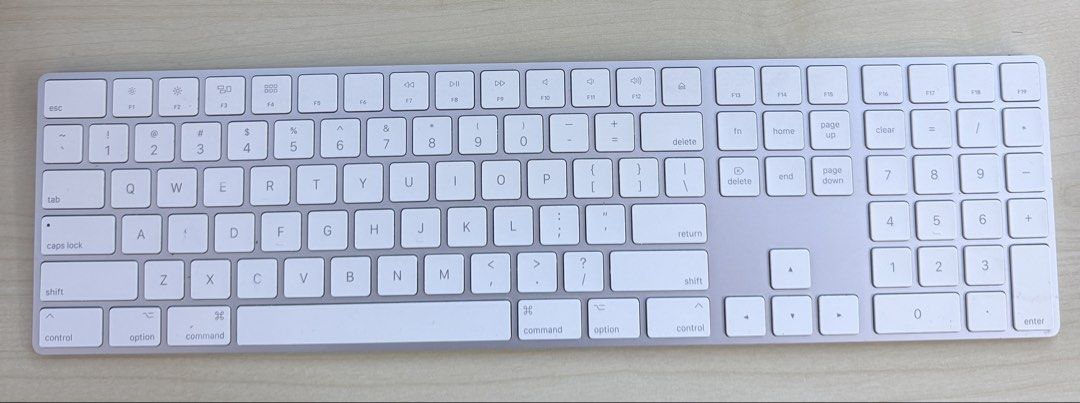 Apple Magic Keyboard with Numeric Keypad - Silver464730281864734720