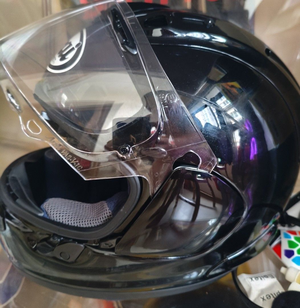 ARAI RX7 FULL FACE (Category: Motorcycle Accessories) located in Singapore. Submitted by watanabeha47687 (Listing ID 1431306923, Image 1). Description: ARAI RX7 FULL FACE lightly used bought from chiap lee co. SIZE M PSB approved $488 helmet only.