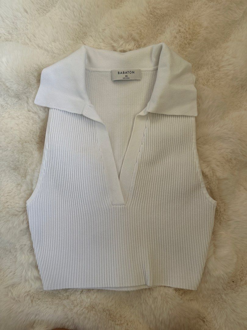 Aritiza White Ribbed Collared Sleeveless Top XS (Category: Sleeveless) located in Binan City. Submitted by piaa.13 (Listing ID 1440018619, Image 1). Description: Fabric is stretchy.