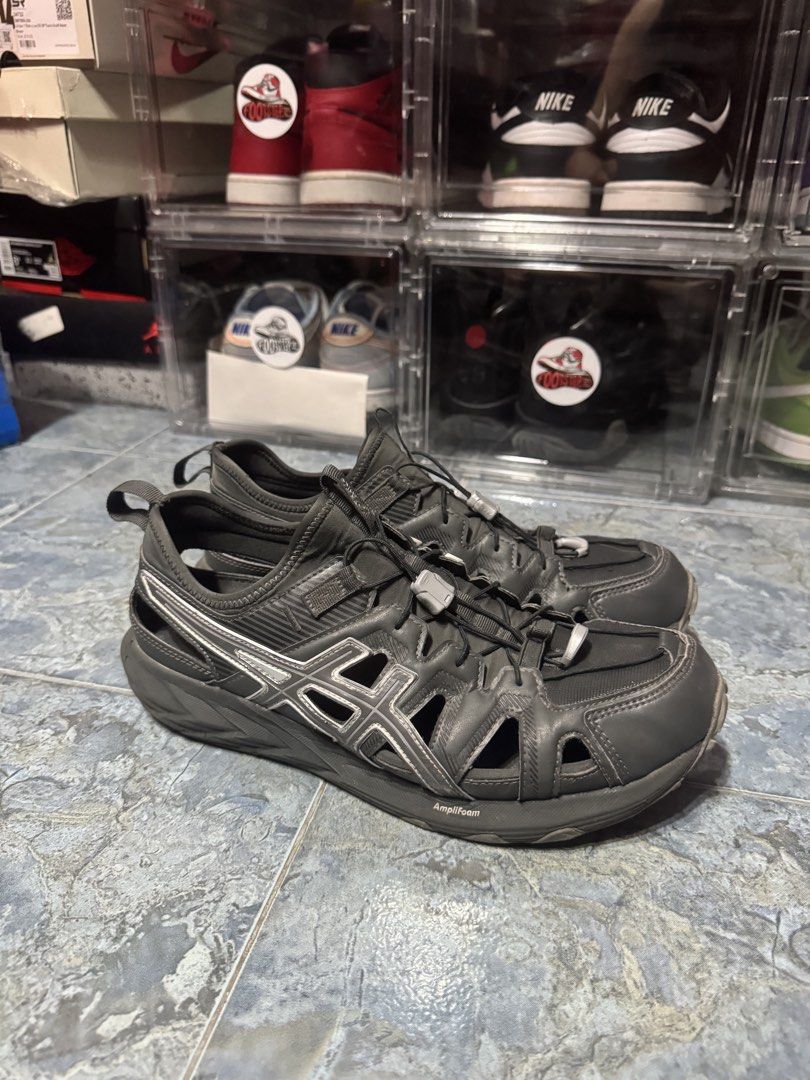 ASICS Gel Sonoma SE Aplifoam (Category: Sneakers) located in Pasay City. Submitted by vinsanity41546 (Listing ID 1440167260, Image 1). Description: - ASICS Gel-Kayano 28 sandals - Color: Dark Grey - Unique caged design - Adjustable bungee laces for a secure fit - Open construction for breathability - Ideal for active wear or casual outings - Durable sole for comfort and support.