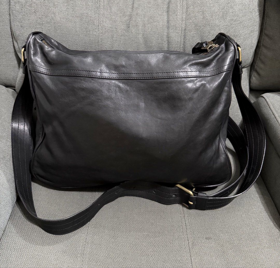 Authentic Bally Messenger Bag (Category: Cross-body Bags) located in Quezon City. Submitted by chic.bags (Listing ID 1440036836, Image 2). Description: With code Riri under zip Pure leather No issue Actual photo posted Mop: gcash.