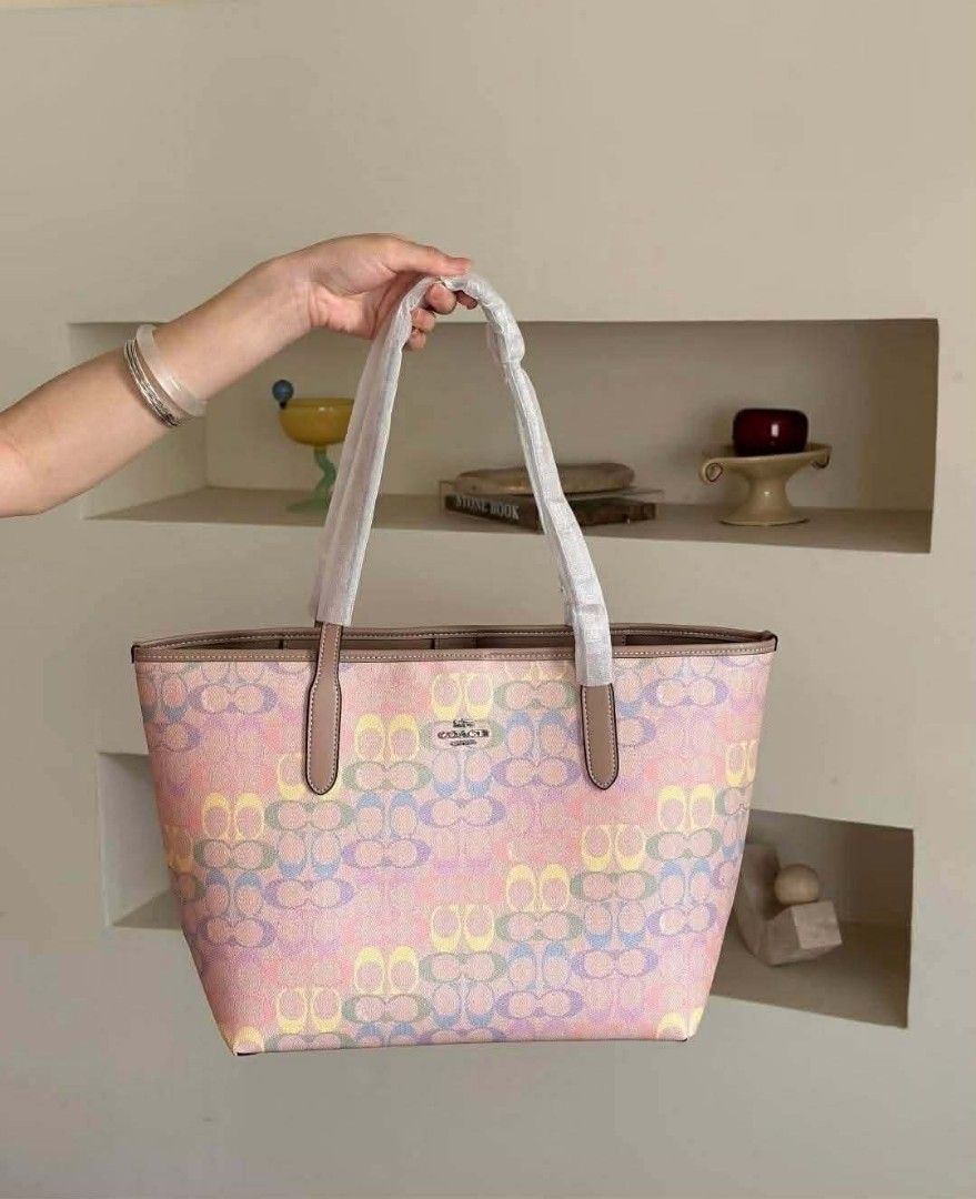 Authentic Coach Tote Bag for Women (Category: Tote Bags) located in Manila. Submitted by Authentic4Less_OLShop (Listing ID 1440021332, Image 3). Description: Reserve yours now!!! Super nice in actual ☺️🤩 ORIGINAL MALL PULL OUT ✅Brand new ✅Complete inclusions RESELLERS ARE WELCOME!!!🥰 DISCLAIMER: authenticforless OLShop is not affiliated with any of the brands posted in this account. Copyrights and trademarks are solely of the brand owners..