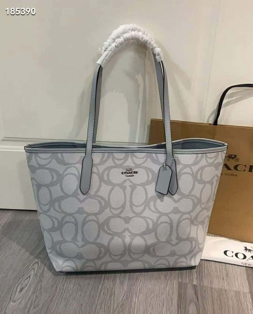 Authentic Coach Tote Bag for Women (Category: Tote Bags) located in Manila. Submitted by Authentic4Less_OLShop (Listing ID 1440021332, Image 2). Description: Reserve yours now!!! Super nice in actual ☺️🤩 ORIGINAL MALL PULL OUT ✅Brand new ✅Complete inclusions RESELLERS ARE WELCOME!!!🥰 DISCLAIMER: authenticforless OLShop is not affiliated with any of the brands posted in this account. Copyrights and trademarks are solely of the brand owners..