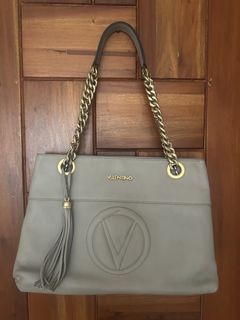 (Category: ) located in . Submitted by jc_closet (Listing ID 1440075852, Image 1). Description: .