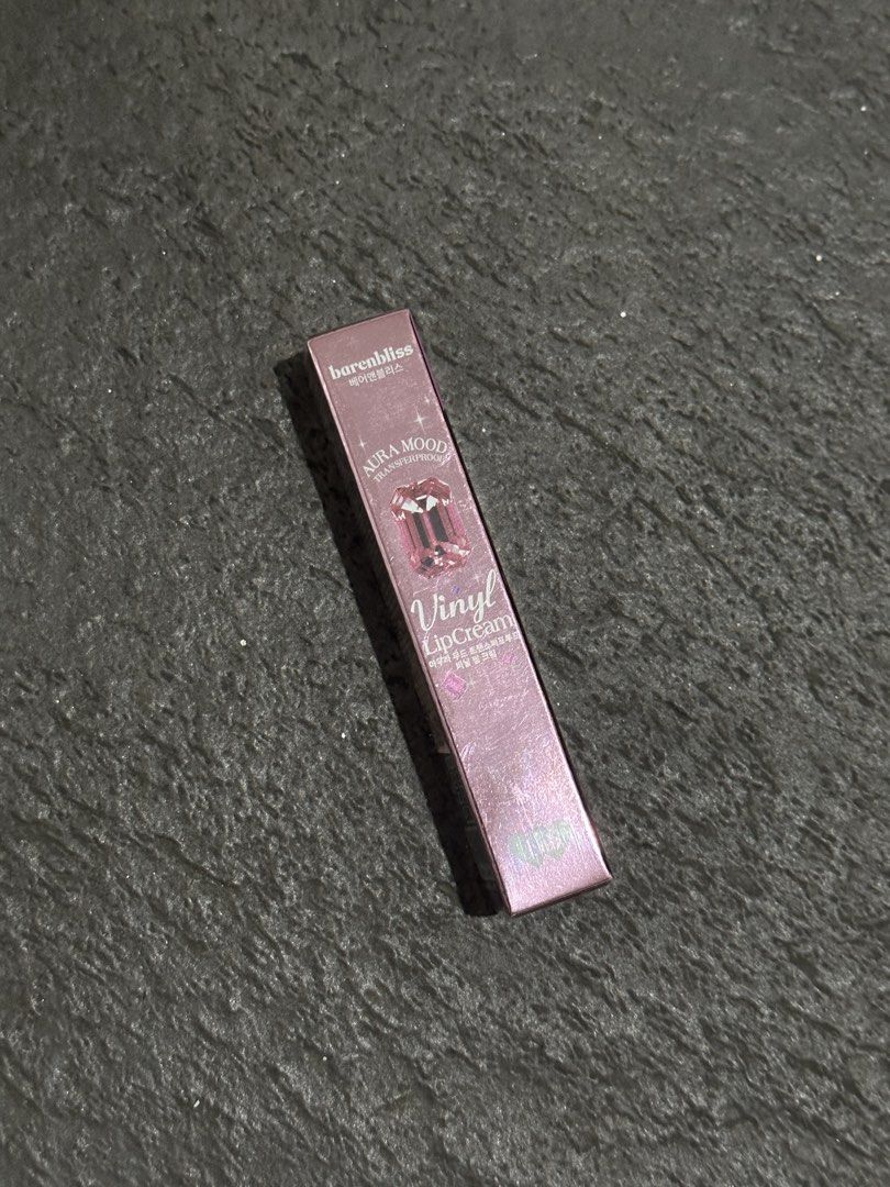 Barenbliss vinly lip cream (Category: Makeup) located in Balagtas. Submitted by siennaspi (Listing ID 1440094062, Image 1). Description: .