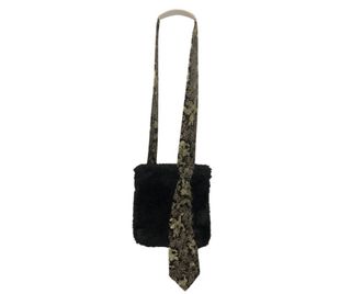 (Category: ) located in . Submitted by cesshoppe29 (Listing ID 1440157979, Image 1). Description: .
