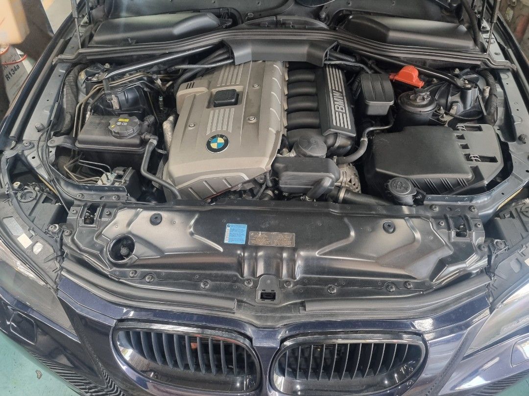 BMW 5 Series Sedan 530i (A) (Category: Used Cars) located in Singapore. Submitted by ss1004 (Listing ID 1440158916, Image 2). Description: original agent Msport 530i with Msport suspension and kit original colour and accident free ordered additional from bmw new -electric rear sunshade, rear doors in-built sunshade -bmw pro logic sound system -sunroof -inbuilt Bluetooth mic, Motorola charger -bmw comfort seats ( 1 pair ) -original doorcard with r