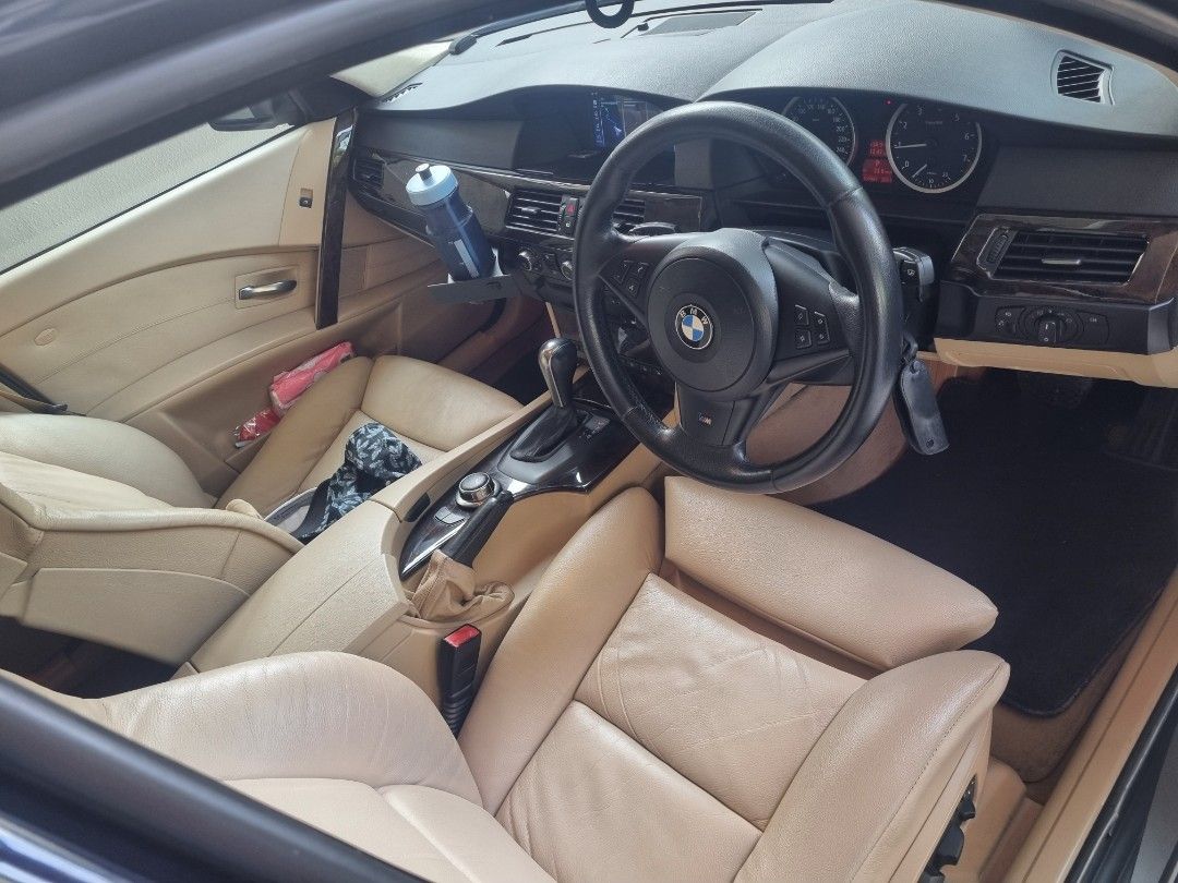 BMW 5 Series Sedan 530i (A) (Category: Used Cars) located in Singapore. Submitted by ss1004 (Listing ID 1440158916, Image 3). Description: original agent Msport 530i with Msport suspension and kit original colour and accident free ordered additional from bmw new -electric rear sunshade, rear doors in-built sunshade -bmw pro logic sound system -sunroof -inbuilt Bluetooth mic, Motorola charger -bmw comfort seats ( 1 pair ) -original doorcard with r