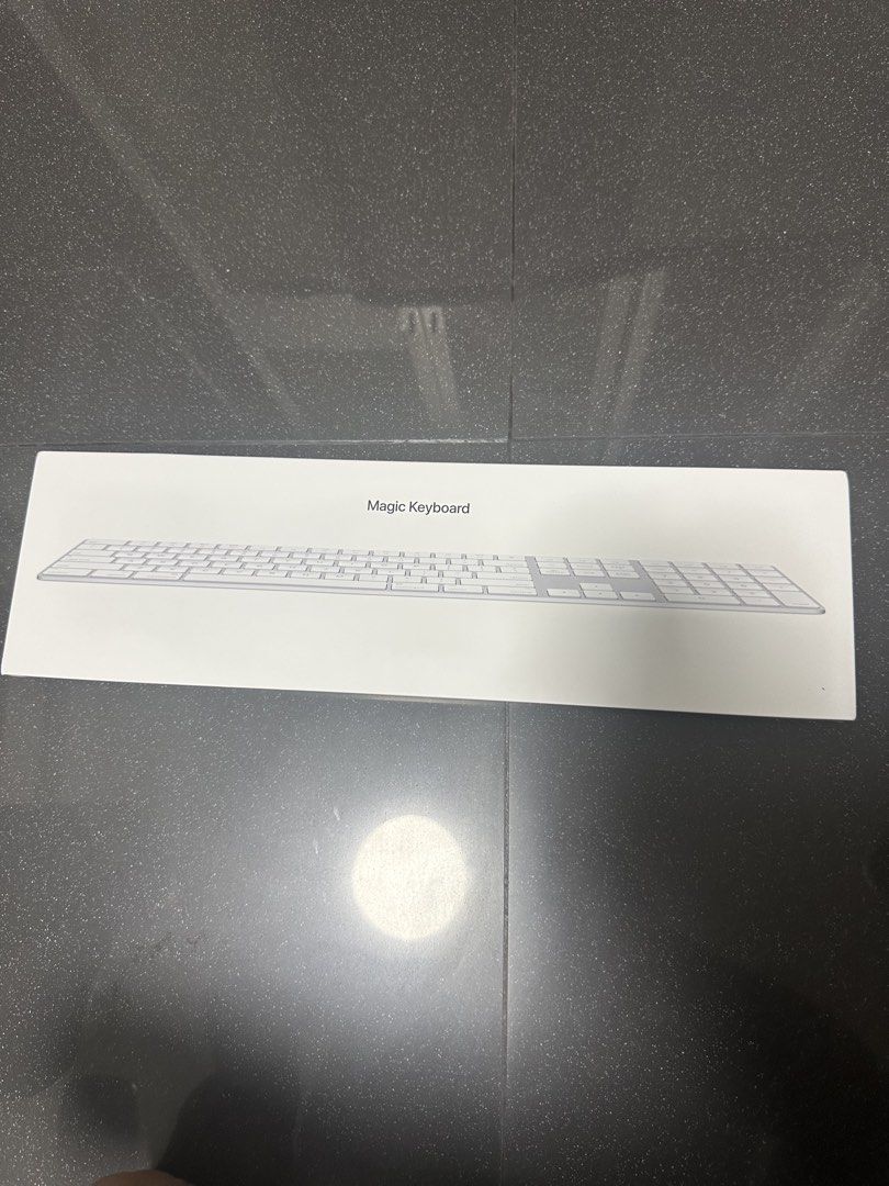 (BNIB) Apple Magic Keyboard with Numeric Keypad465086878099722240