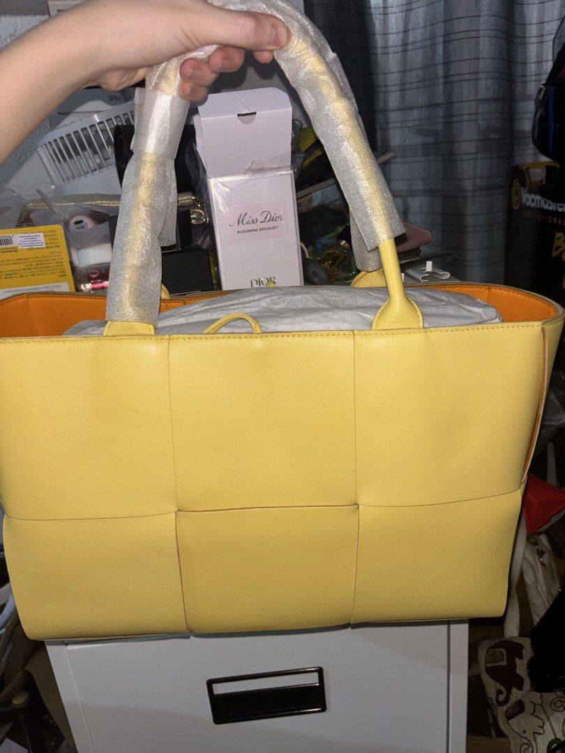 Bottega Veneta Arco Tote (Category: Luxury Bags & Wallets) located in Cavite. Submitted by declutteringthingzz (Listing ID 1440122780, Image 2). Description: Bought this in Australia Bottega Veneta Arco tote bag Brandnew Retails for : € 3000.