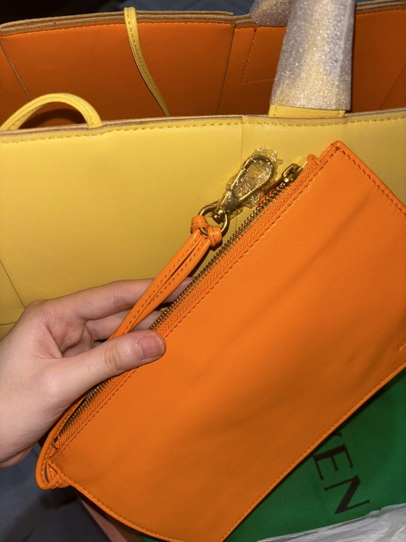 Bottega Veneta Arco Tote (Category: Luxury Bags & Wallets) located in Cavite. Submitted by declutteringthingzz (Listing ID 1440122780, Image 3). Description: Bought this in Australia Bottega Veneta Arco tote bag Brandnew Retails for : € 3000.