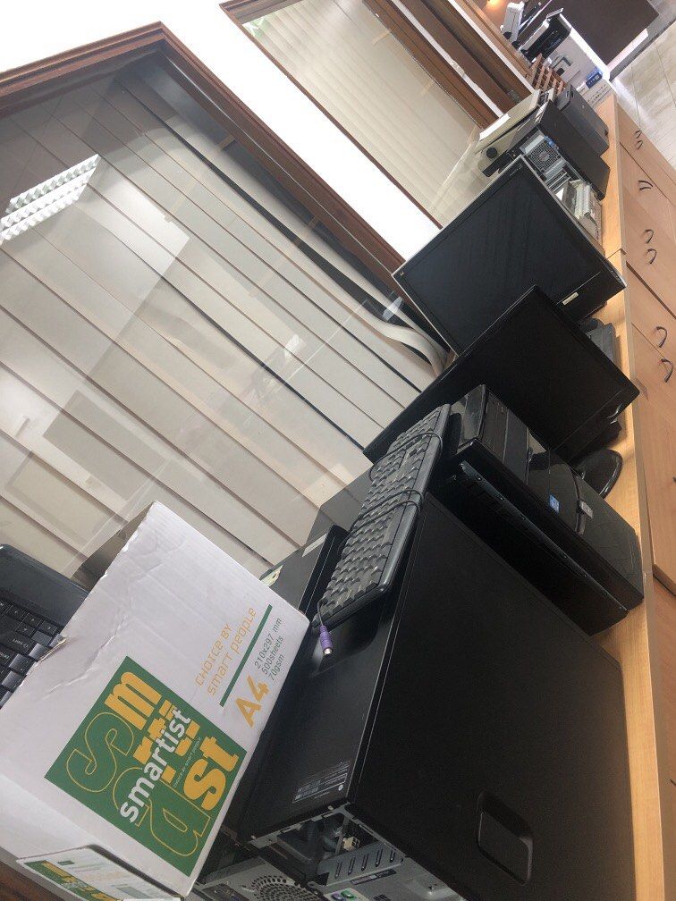 Bundle of used CPU items464731156577013760