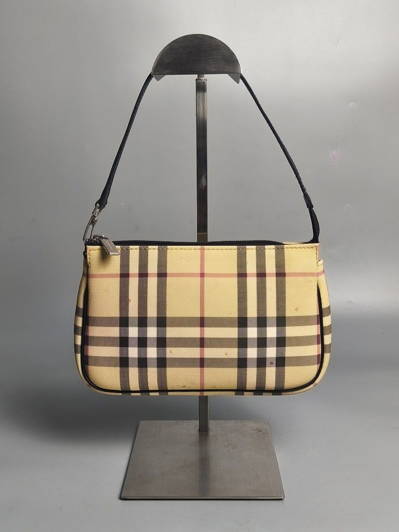 Burberry Nova Check Pochette (Category: Luxury Bags & Wallets) located in Bulacan. Submitted by 4kcollection (Listing ID 1440018594, Image 1). Description: Burberry Nova Check Pochette (Rare) Pre-loved from Japan 🇯🇵. Very Good Condition Size: Small Need Clean Body No Cracks No Rubs Dm for sure buyer 📩 MOP: Gcash / Maya / BPI Courier: J&t / Lbc / Lalamove Location: SJDM Bulacan.