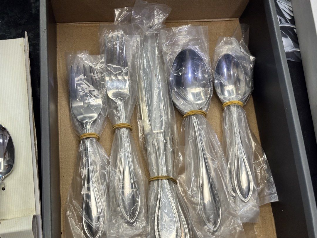 [Buy 1 Take 4] Oneida Tableware for 4 (Category: Dinnerware & Cutlery) located in Quezon City. Submitted by pastalovers (Listing ID 1440013857, Image 3). Description: Buy Oneida, Take all 3 glasswares and 1 condiment and seasoning organizer -Utensils, glasswares, and others have never been used -Check pictures for condition of boxes Oneida: 4 salad fork, 4 place forks, 4 place knives, 4 place spoons, 4 teaspoons Other freebies: 1. 4 glass ice cre