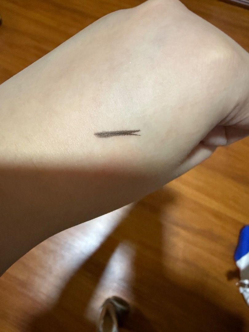 BYS Ultra Fine Tip Liquid Eyeliner Pen - Black (Category: Makeup) located in Pasig City. Submitted by nwlsoq (Listing ID 1440100252, Image 3). Description: - BYS Ultra Fine Tip Liquid Eyeliner Pen in Black - achieve precise lines and sharp wings - fine tip for detailed application - glides on smoothly for a flawless finish - batch code: M24192 - used only once - bought December 2025 - RFS: ‘di ako marunong mag-eyeliner 😭.