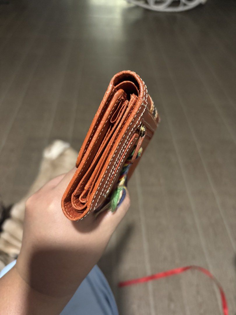 CAPACCI (Category: Wallets & Card holders) located in Naic. Submitted by bechie_ (Listing ID 1440181387, Image 3). Description: medium size.