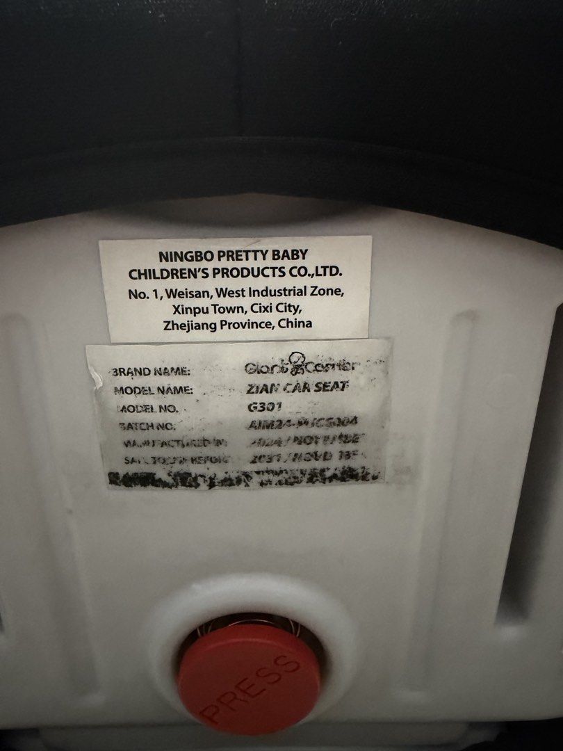 Car seat (Category: Car Seats) located in Quezon City. Submitted by jshkh (Listing ID 1440137273, Image 3). Description: Slightly used What you see is what you get No issue or damage Binili po sa SM No reply means not interested sa offer For pick up or delivery only Loc: grass residences QC RFS: declutter.
