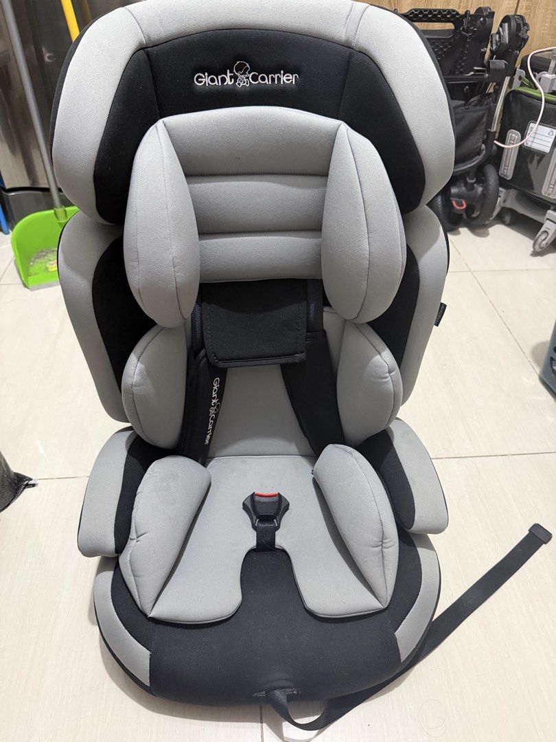 Car seat (Category: Car Seats) located in Quezon City. Submitted by jshkh (Listing ID 1440137273, Image 1). Description: Slightly used What you see is what you get No issue or damage Binili po sa SM No reply means not interested sa offer For pick up or delivery only Loc: grass residences QC RFS: declutter.