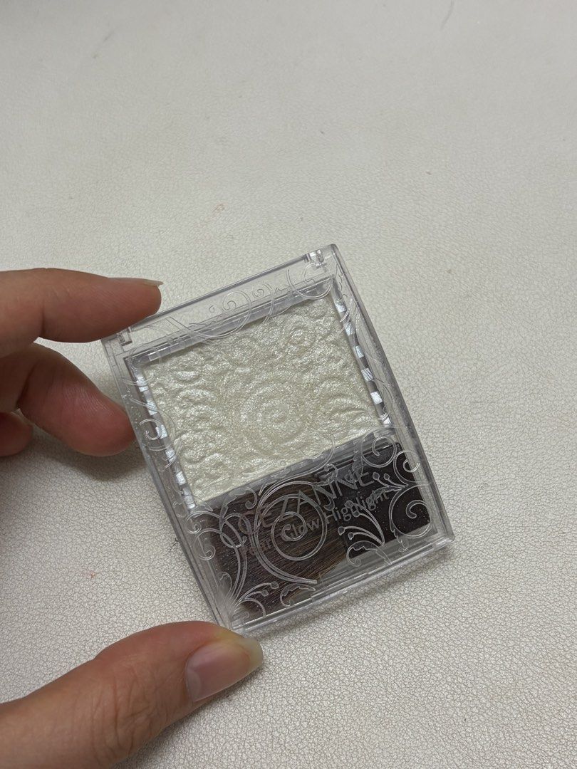 Cezanne Highlighter (Category: Makeup) located in Cebu City. Submitted by cebushopaholic (Listing ID 1440153005, Image 2). Description: Cezanne Highlighter 03 - Lightly Used - No Box Rfs: dont use it anymore.