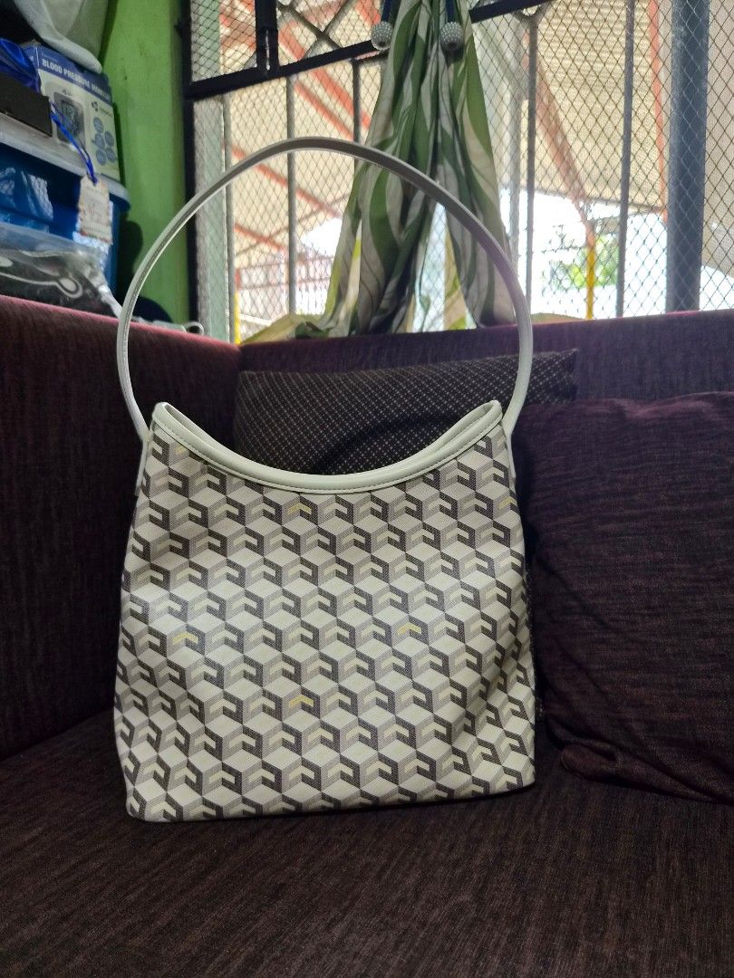 Christy Ng Alesso (Category: Shoulder Bags) located in Manila. Submitted by karenapilado (Listing ID 1440004110, Image 1). Description: Christy Ng Medium Alesso good as new.