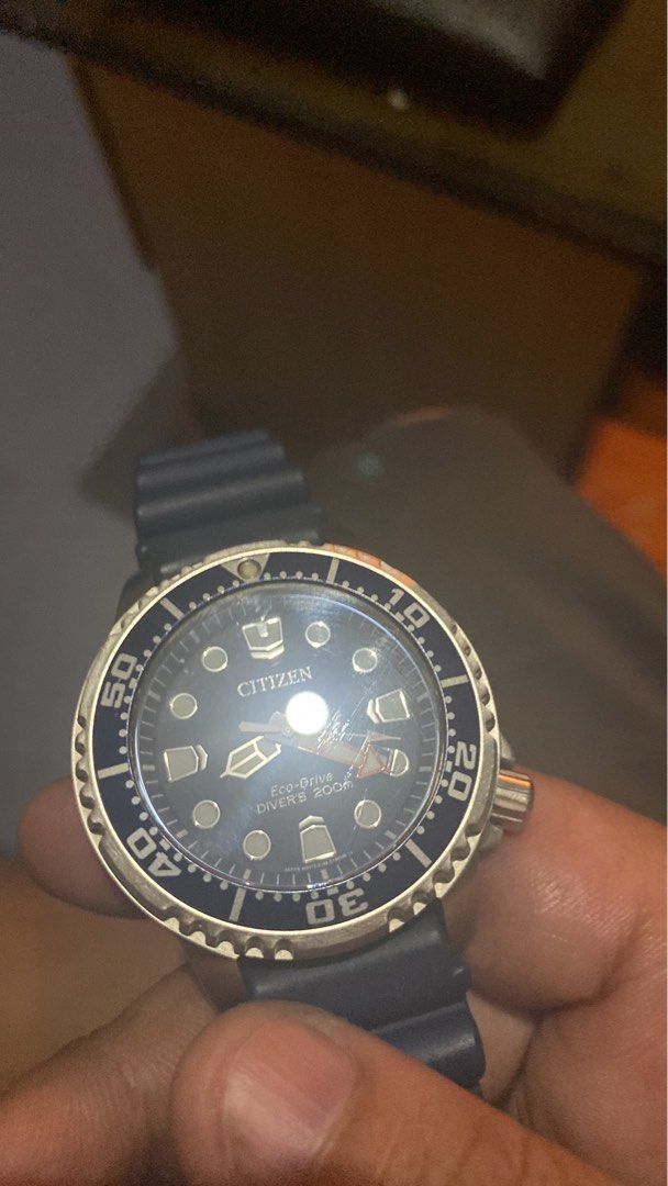 Citizen Eco-Drive Divers 200m Watch (Category: Men's Watches) located in Pasig City. Submitted by pochollo0405 (Listing ID 1440168216, Image 3). Description: - Citizen Eco-Drive Dive Watch - Stunning blue dial - Water resistant up to 200 meters (ideal for diving) - Features a rotating bezel for timing dives - Comfortable rubber strap - Includes original Citizen box.
