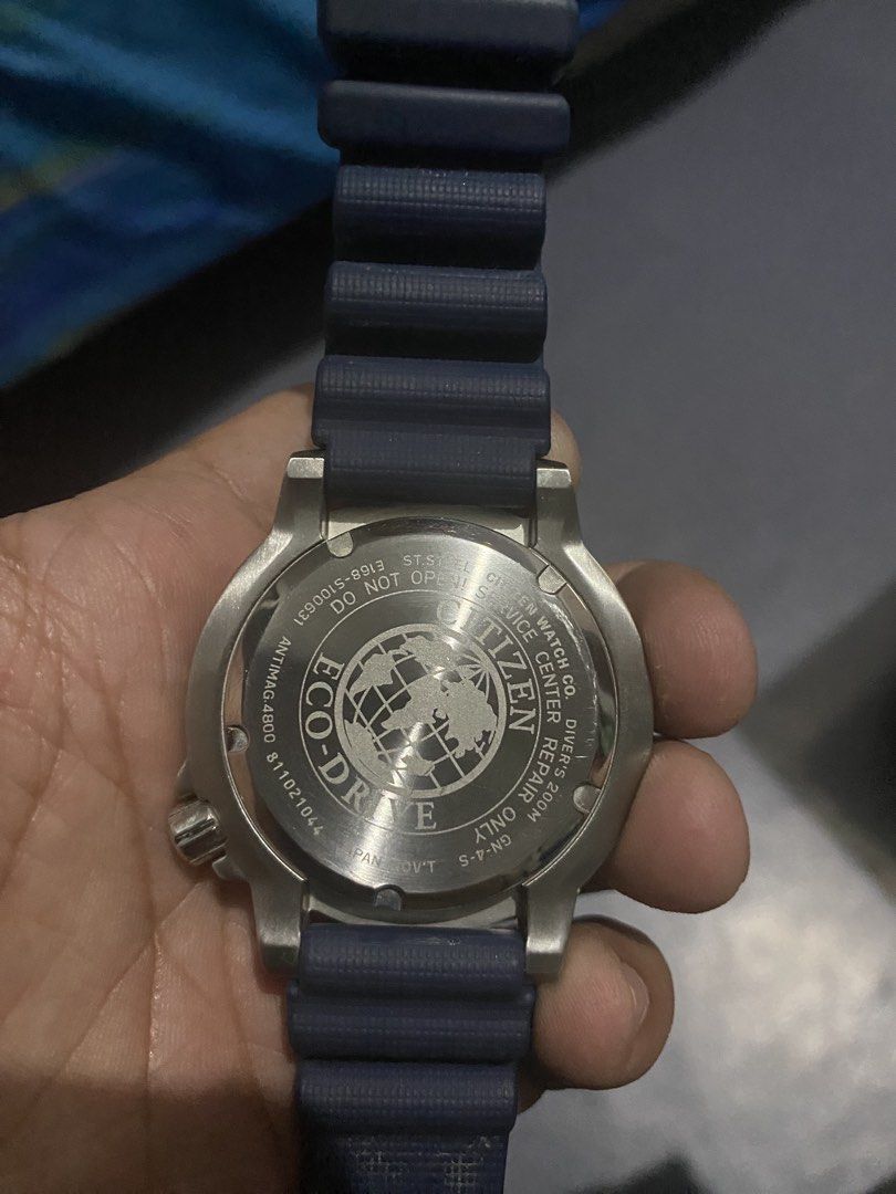 Citizen Eco-Drive Divers 200m Watch (Category: Men's Watches) located in Pasig City. Submitted by pochollo0405 (Listing ID 1440168216, Image 2). Description: - Citizen Eco-Drive Dive Watch - Stunning blue dial - Water resistant up to 200 meters (ideal for diving) - Features a rotating bezel for timing dives - Comfortable rubber strap - Includes original Citizen box.