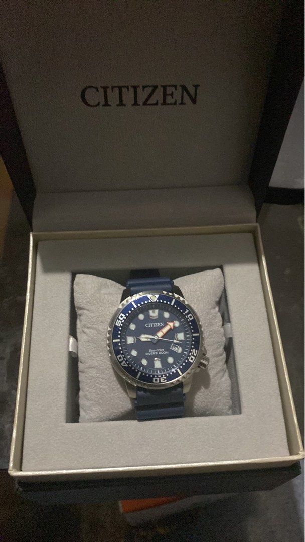 Citizen Eco-Drive Divers 200m Watch (Category: Men's Watches) located in Pasig City. Submitted by pochollo0405 (Listing ID 1440168216, Image 1). Description: - Citizen Eco-Drive Dive Watch - Stunning blue dial - Water resistant up to 200 meters (ideal for diving) - Features a rotating bezel for timing dives - Comfortable rubber strap - Includes original Citizen box.