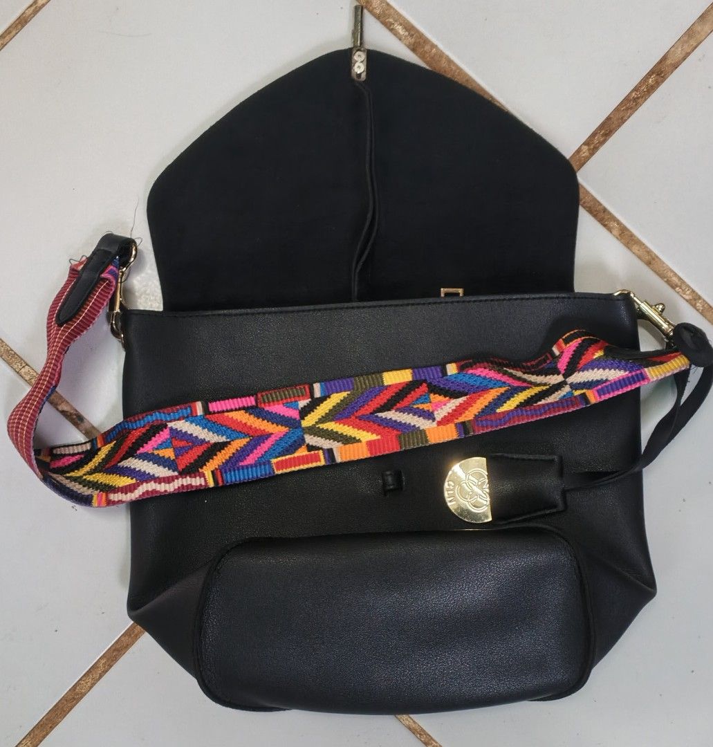 CLN 400 ONLY ORIGINAL USED LIKE NEW (Category: Shoulder Bags) located in Dasmarinas. Submitted by wilson_28 (Listing ID 1440193302, Image 2). Description: CLN SHOULDER BAG ORIGINAL 400 ONLY RFS: ADDITIONAL FUNDS FOR MY MOTHER'S EYE OPERATION.