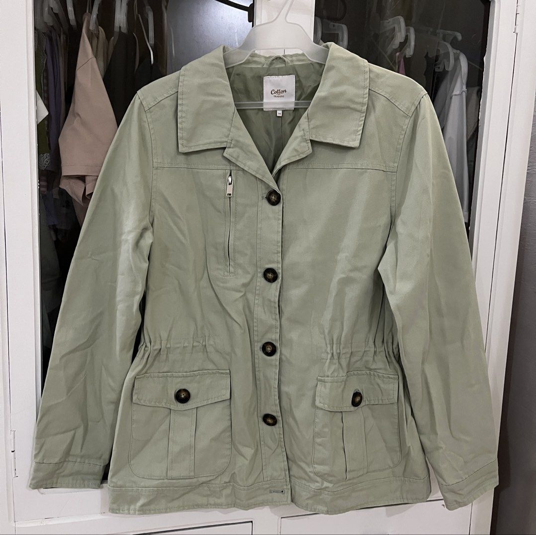 Cotton traders Cargo Jacket Drawstring Waist (Category: Coats, Jackets and Outerwear) located in Manila. Submitted by warmearth_55336e (Listing ID 1440192895, Image 1). Description: - Adjustable drawstring waist for a customized fit - Features two front pockets and a convenient chest zip pocket - Secure button and zip closure - Ideal for versatile layering Color varies due to lighting .